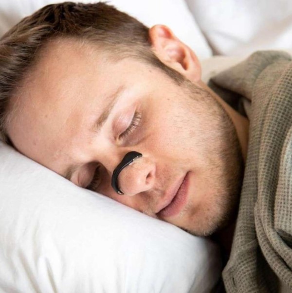 Tira nasal magnética para dormir melhor
