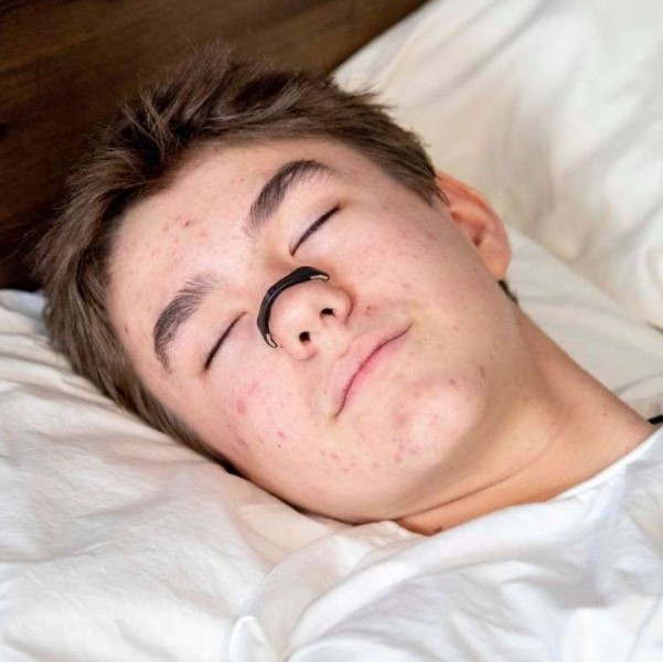 Tira nasal magnética para dormir melhor