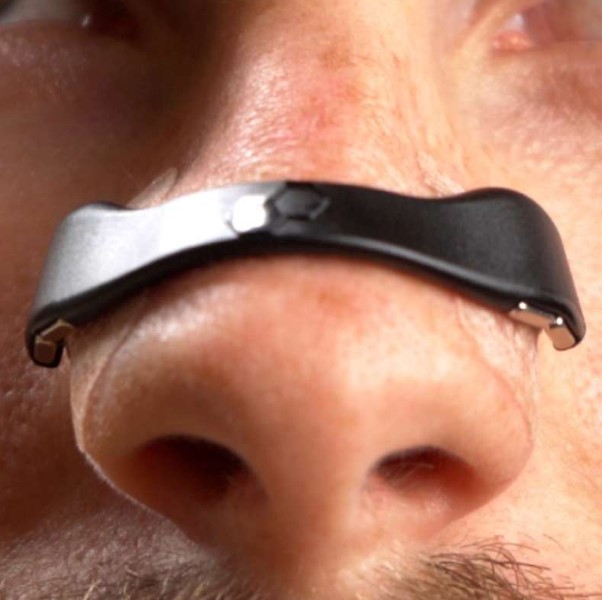 Tira nasal magnética para dormir melhor